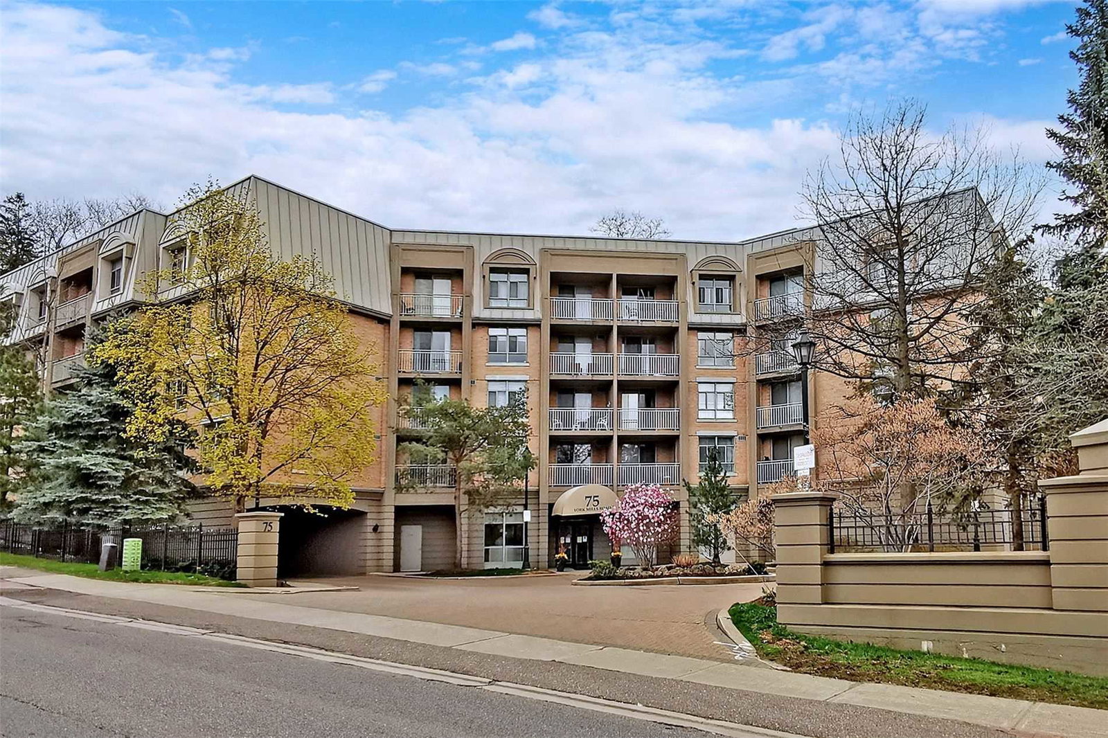York Mills Mansions condo building exterior