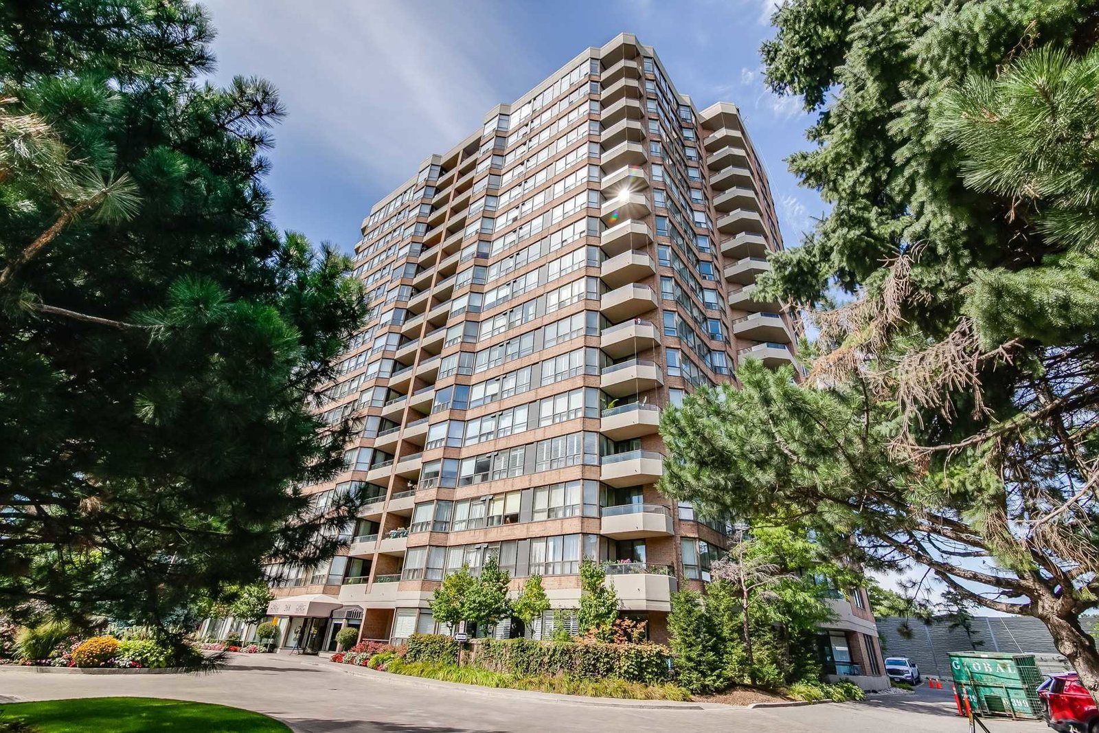 Ridley Boulevard II Condos exterior