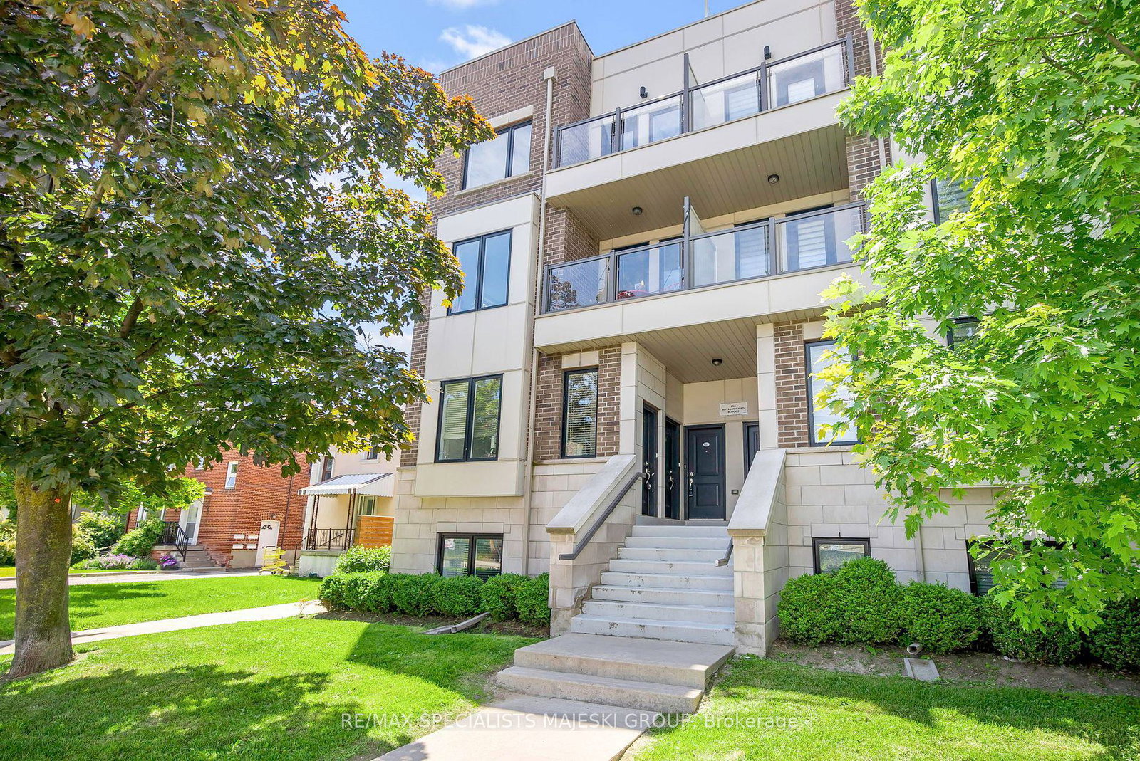 Royal  York Townhomes condo