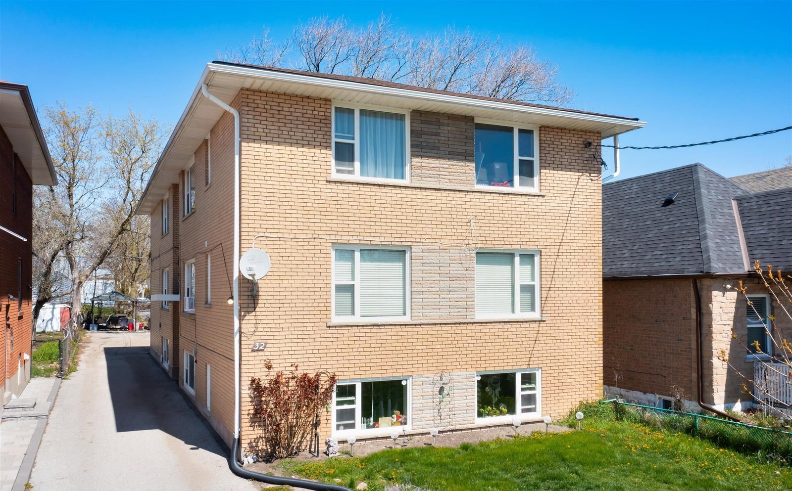 32 Vanevery Street exterior
