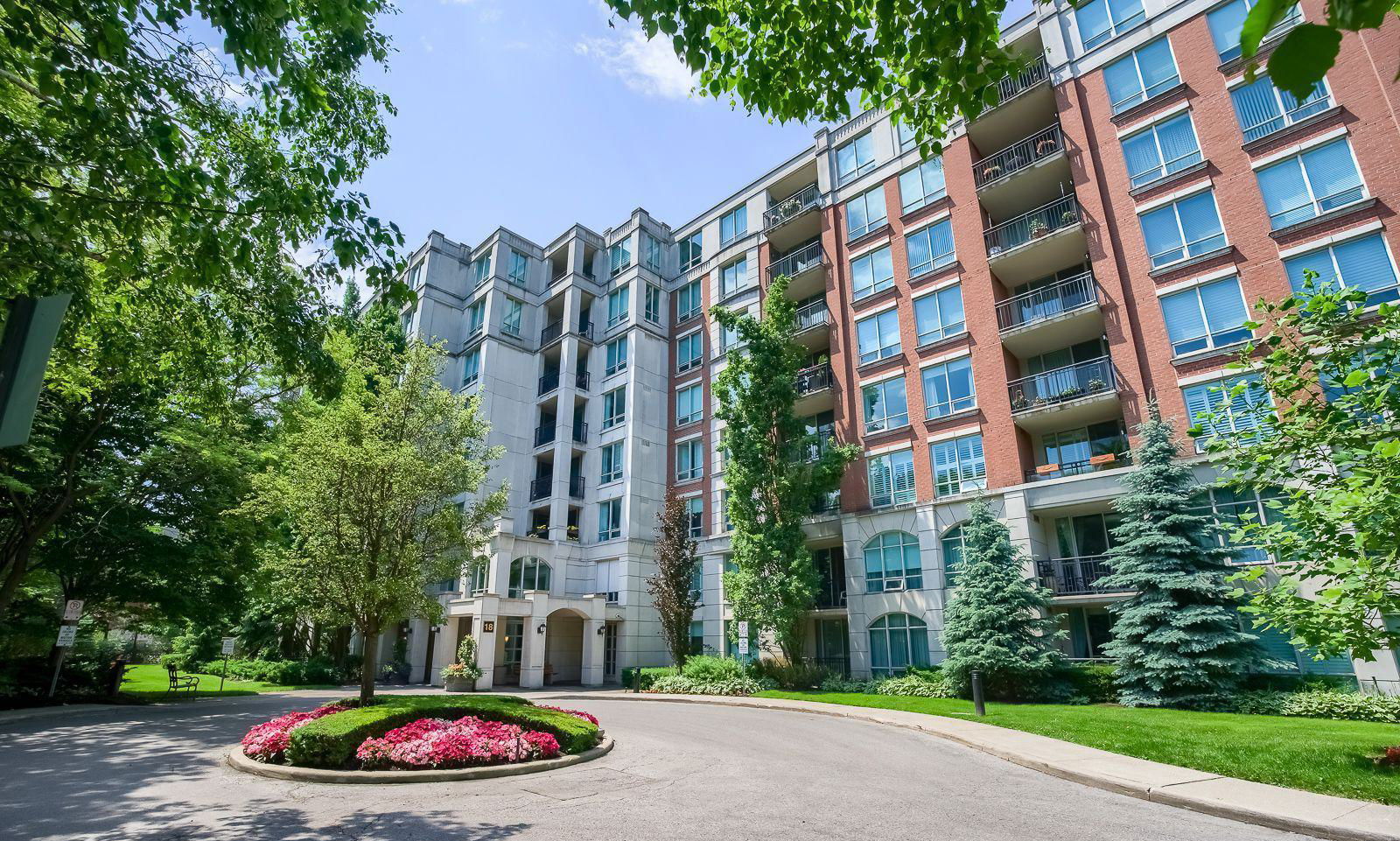Hillside At York Mills Condos exterior