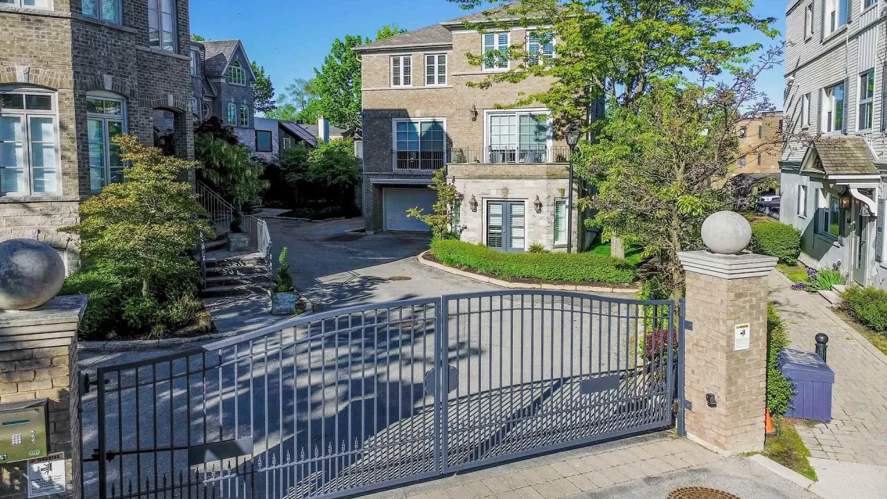 16 Nautical Lane Townhouses exterior