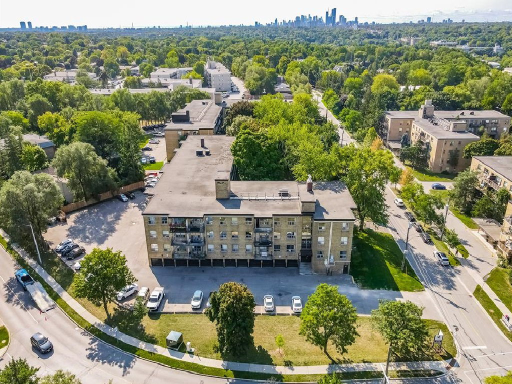 29-31 Upper Canada Drive exterior