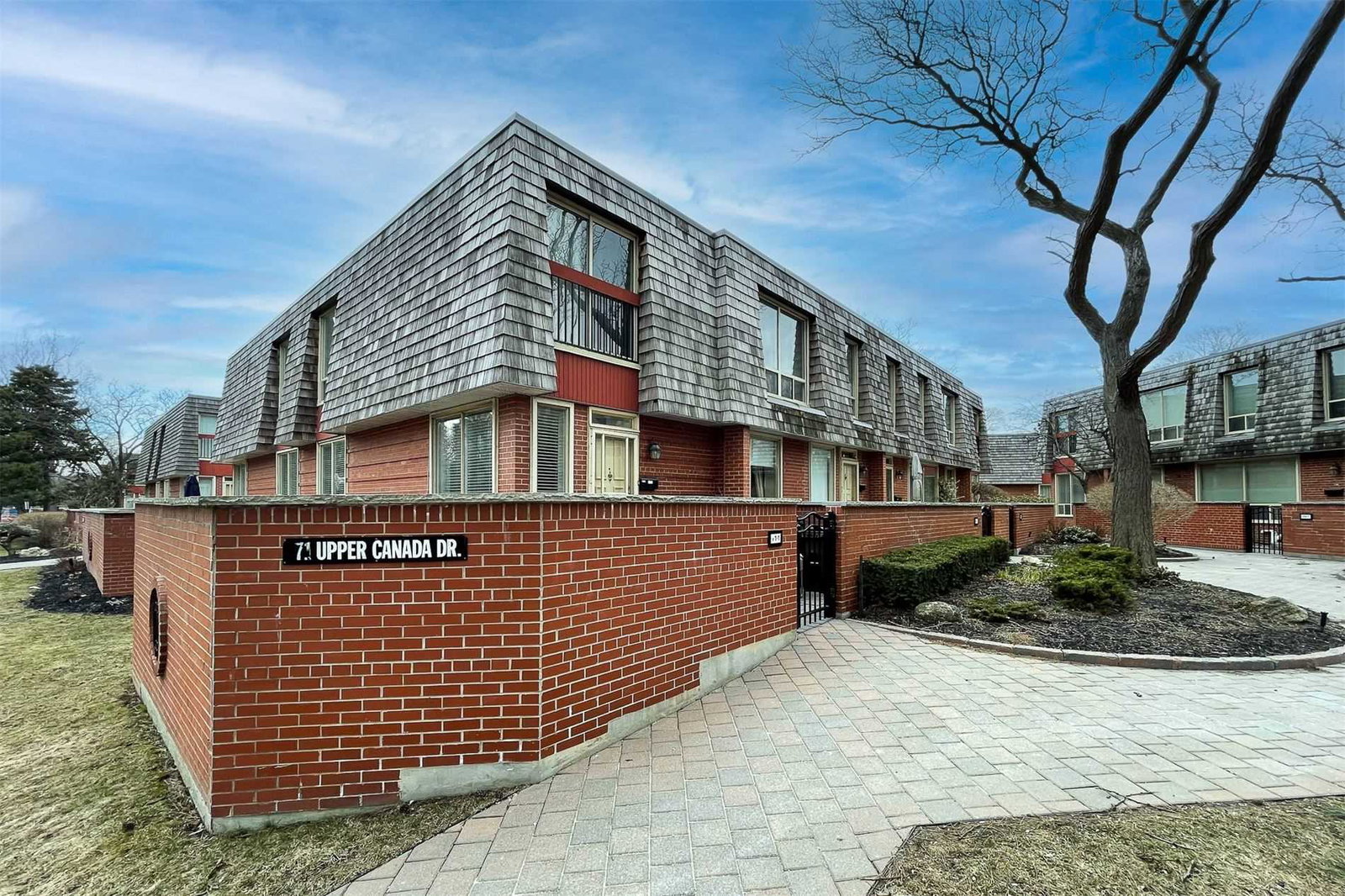 Yorkminster & Upper Canada Townhomes condo
