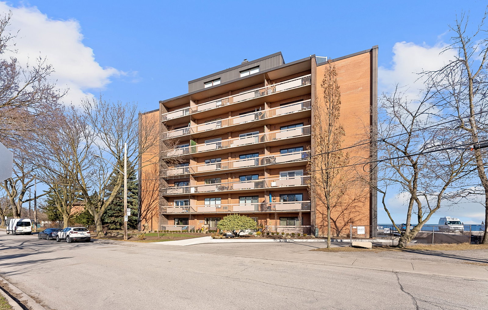 41 Lake Shore Drive exterior