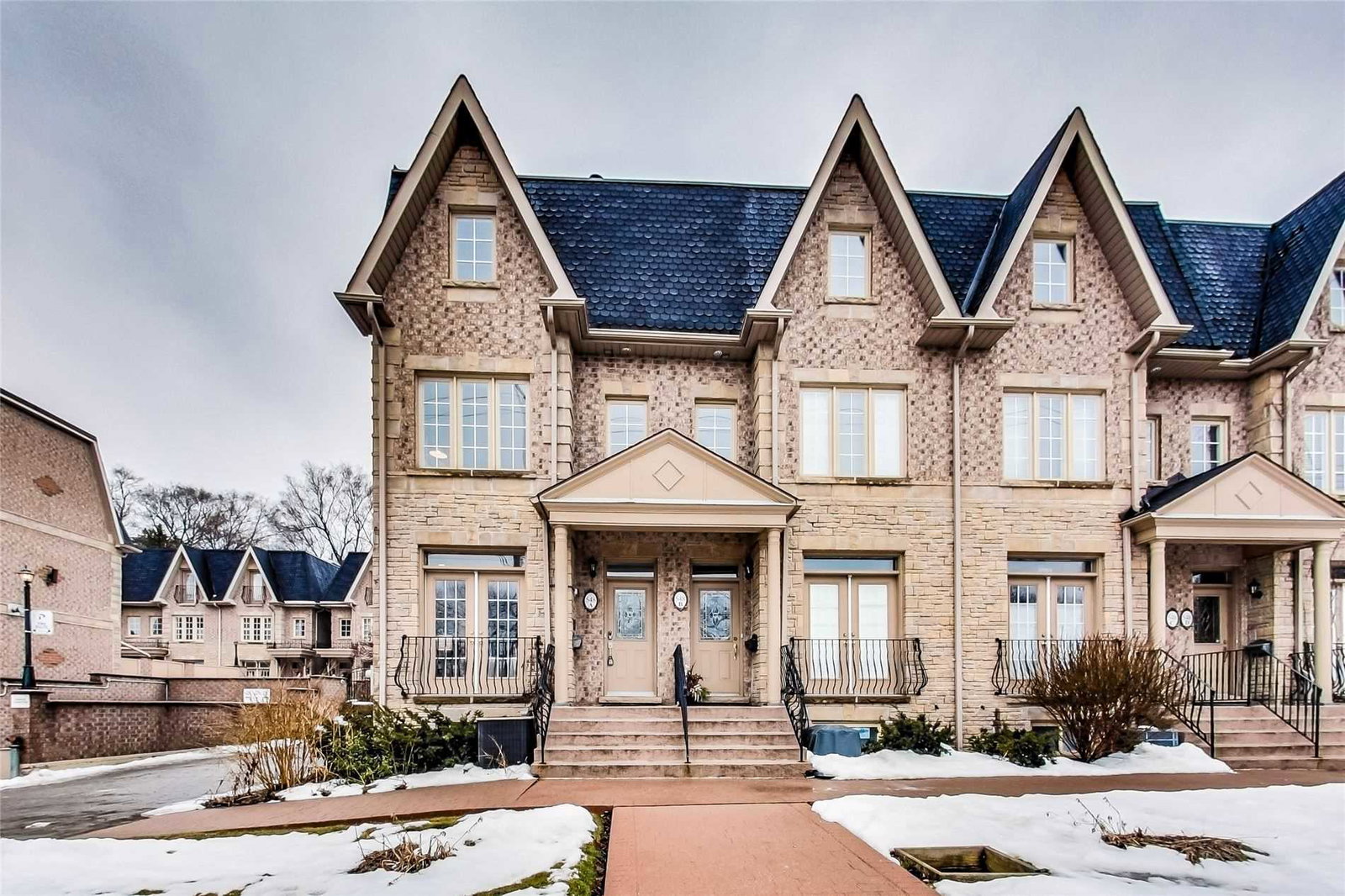 Scarlett Gables exterior