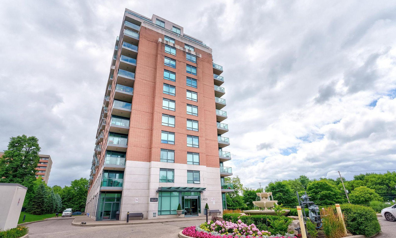 The Royal York Grand Condos exterior
