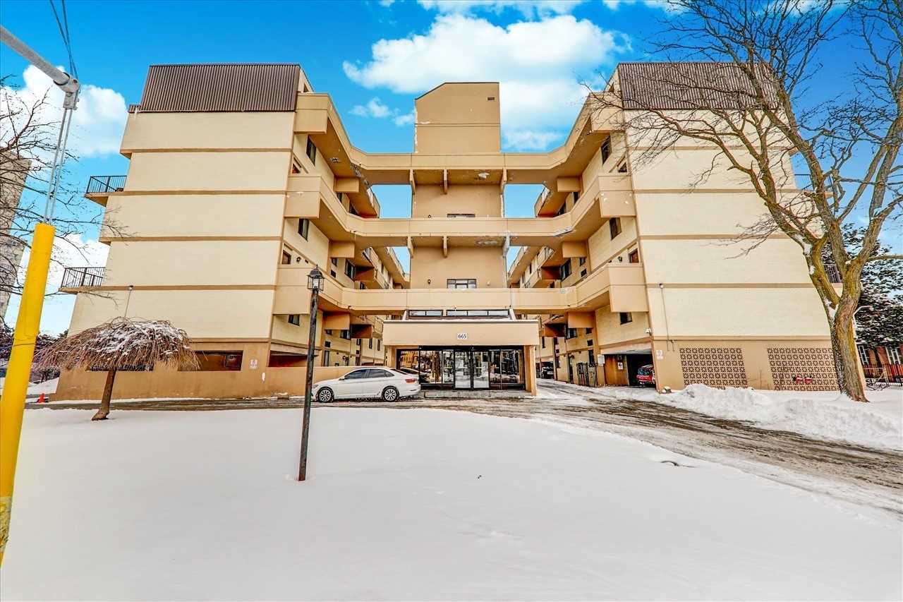 665 Kennedy Road Condos exterior