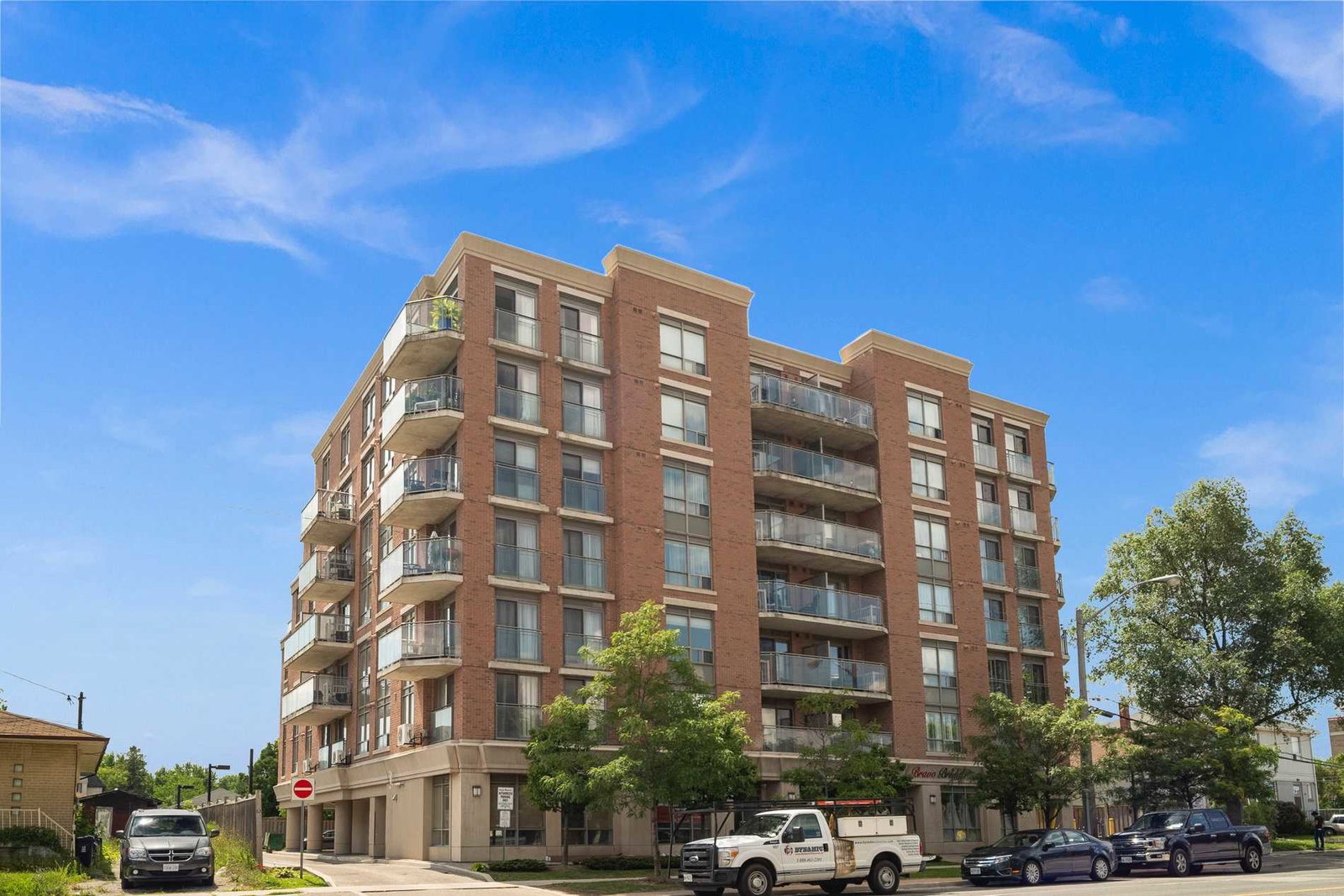 Acclaim Condos exterior
