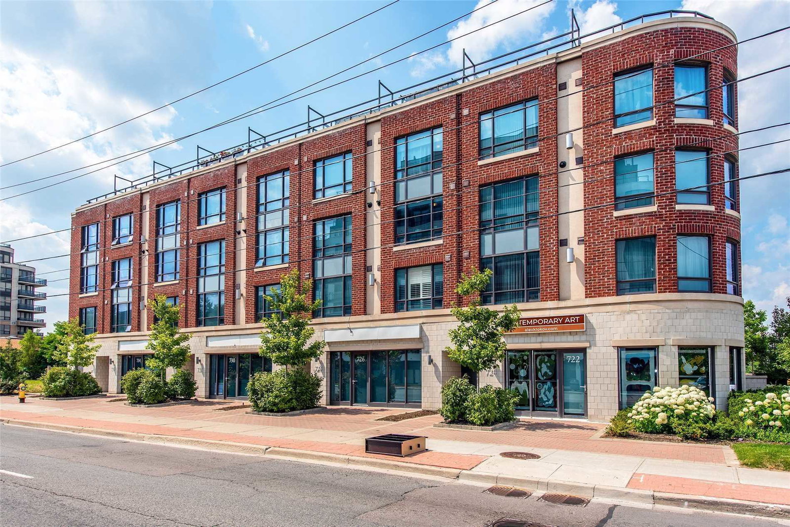 Maxwell and Sheppard Condos exterior