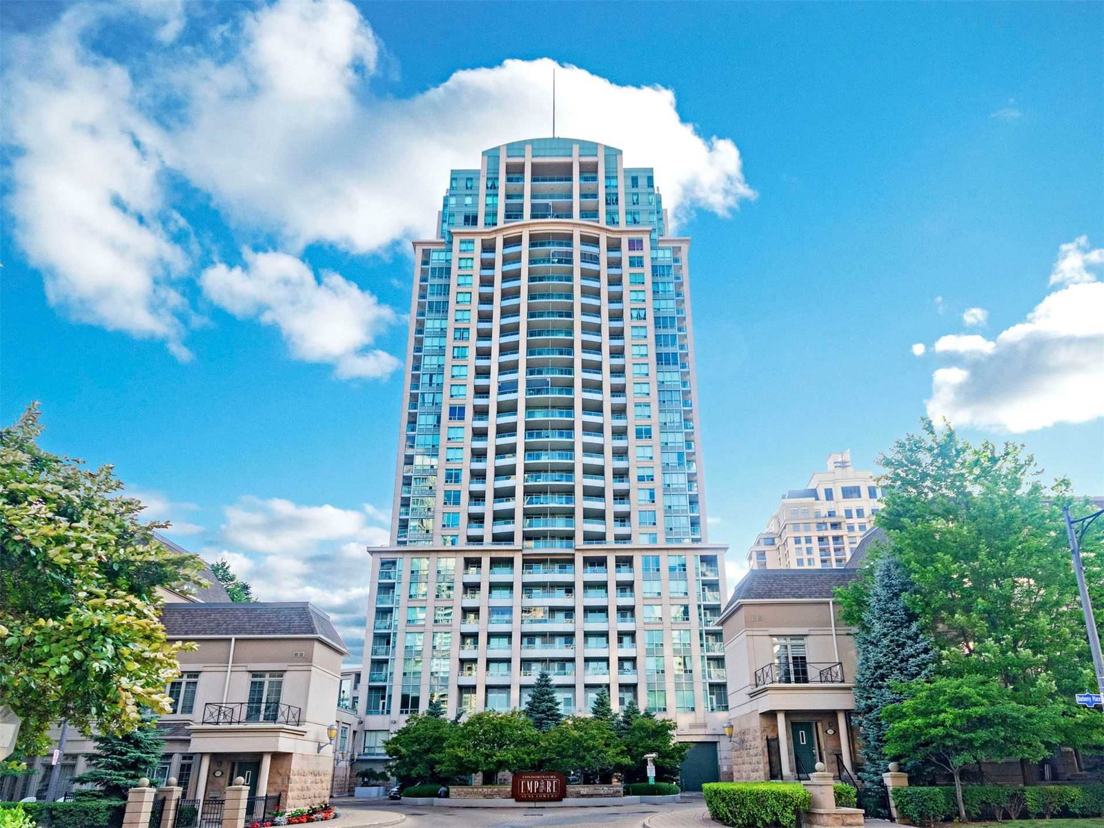 Kenaston Gardens Condos exterior