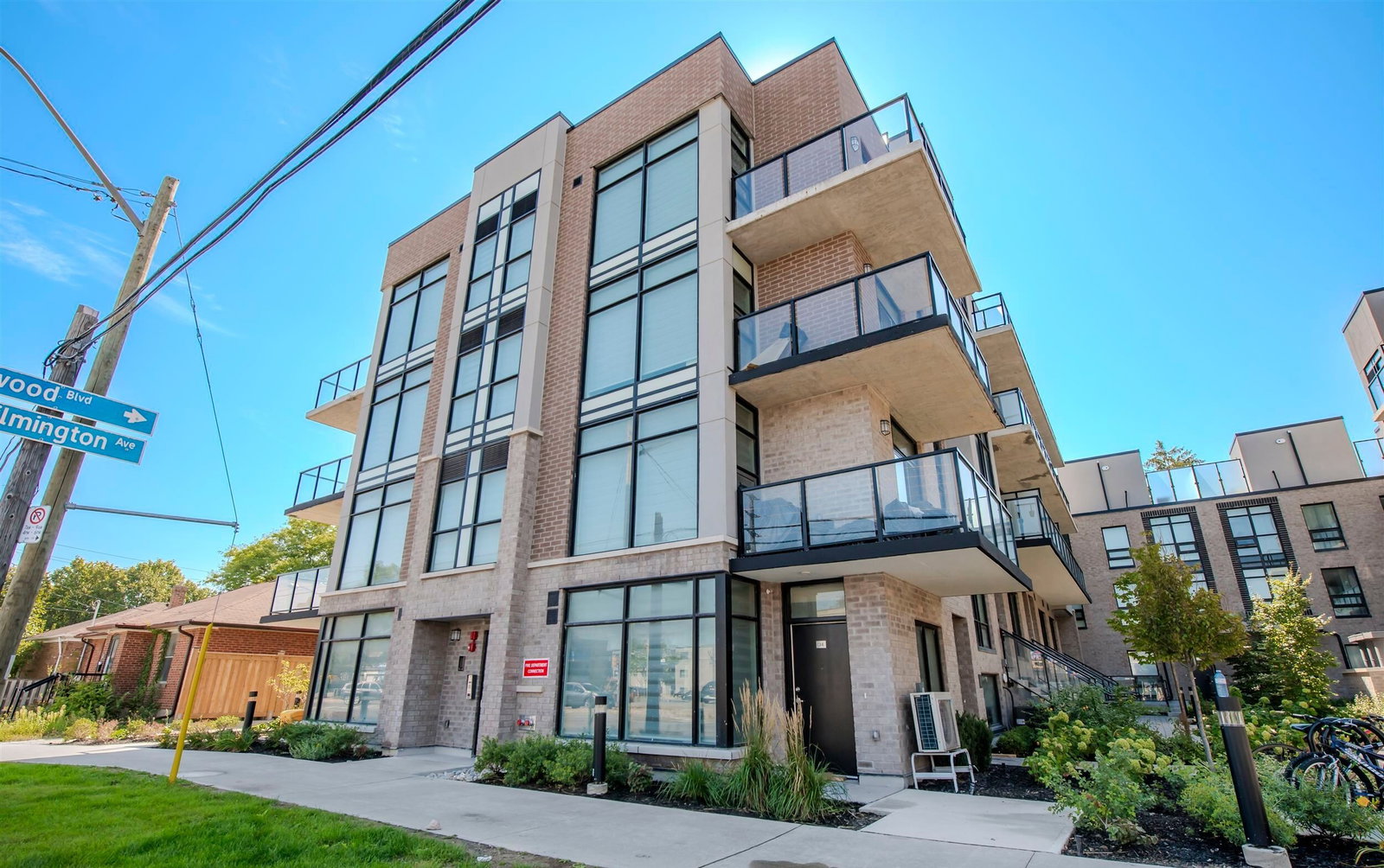 851 Sheppard Avenue West condo building exterior