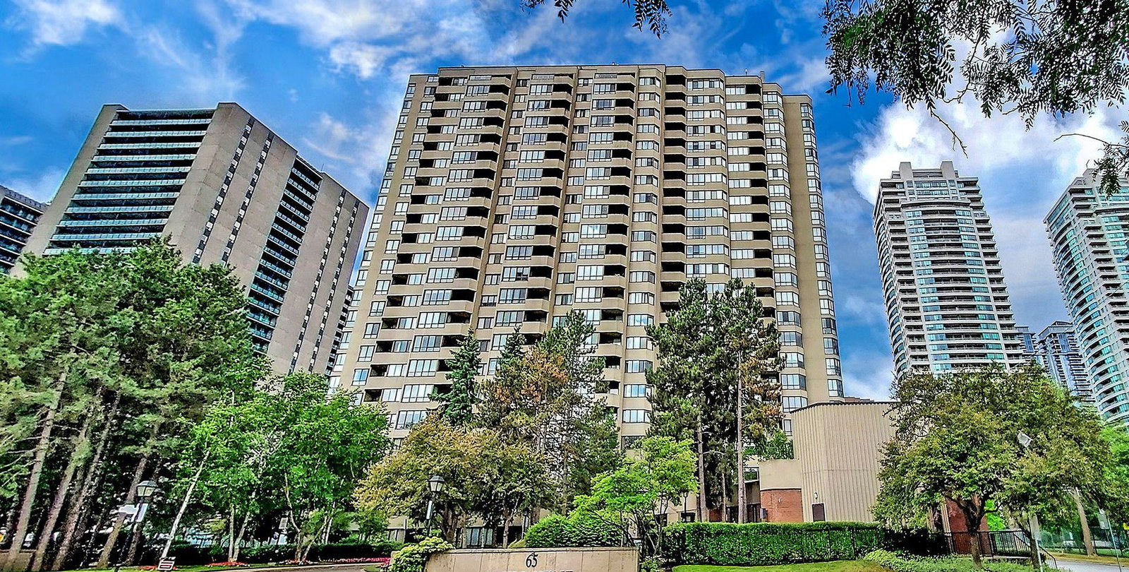 Atrium II Condos exterior