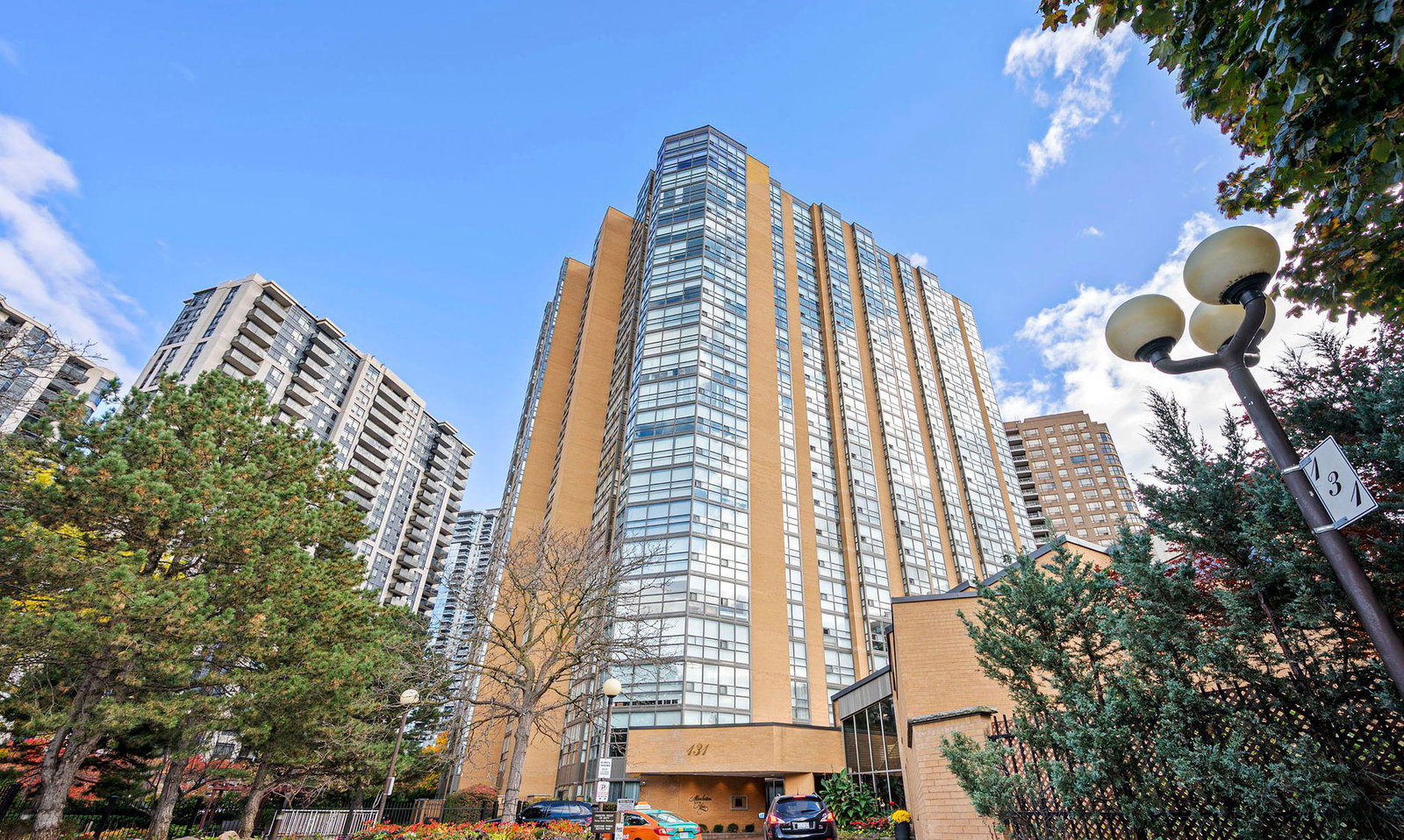Manhattan Place Condos exterior