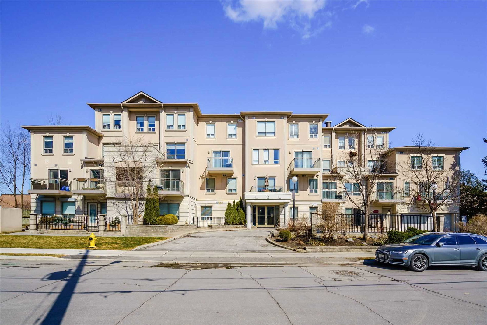 Bayview Sheppard Manors Condos exterior