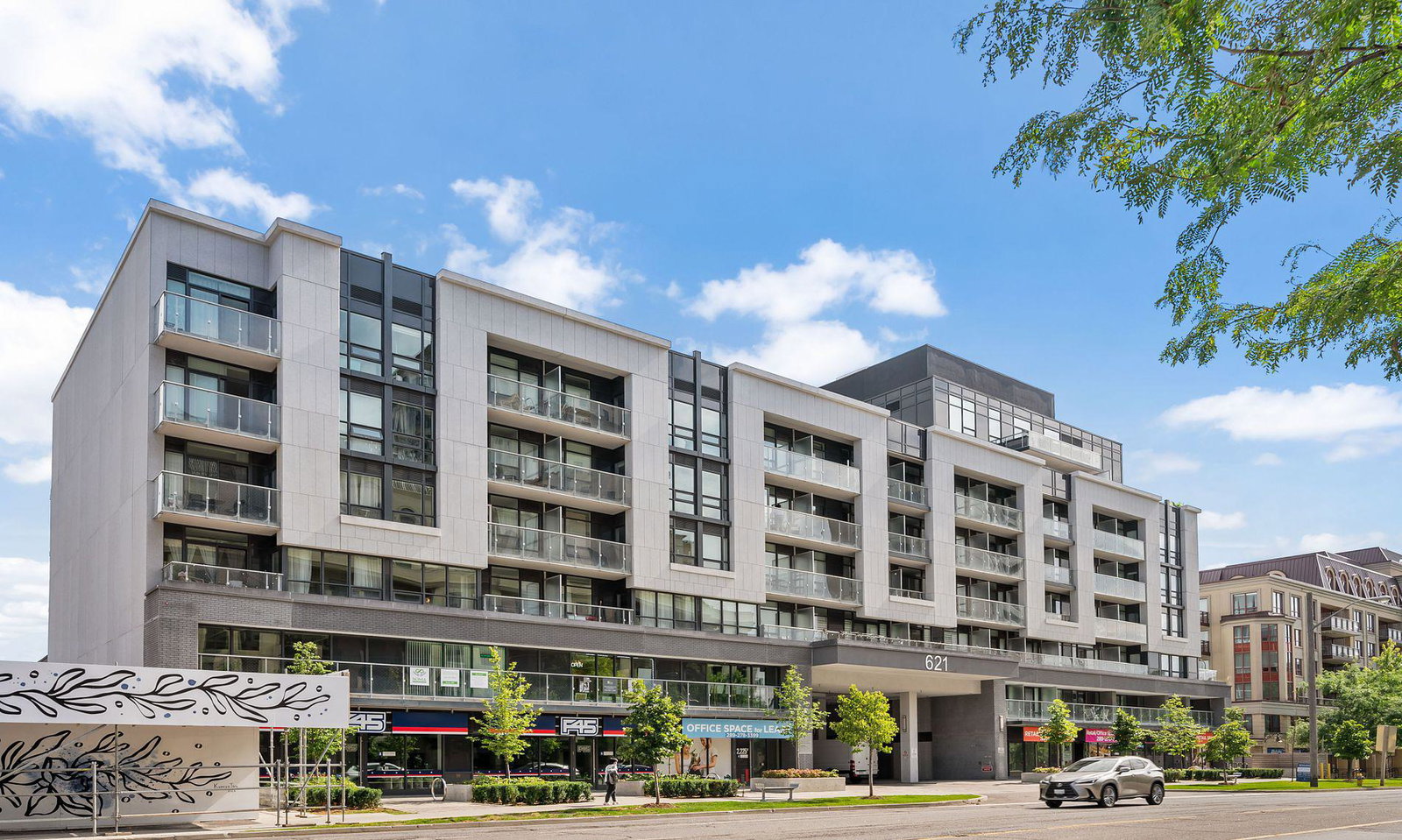 Vida Condos at Bayview Village exterior
