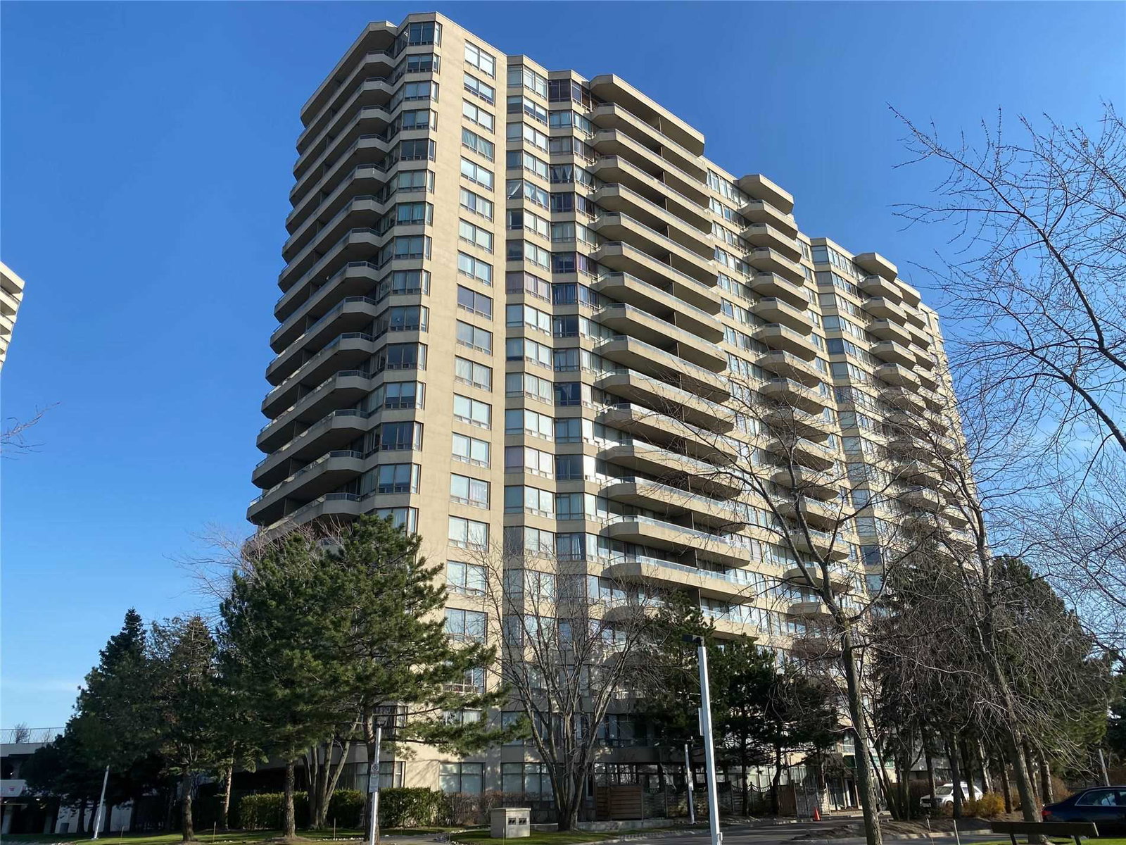 1 Greystone Walk Condos exterior