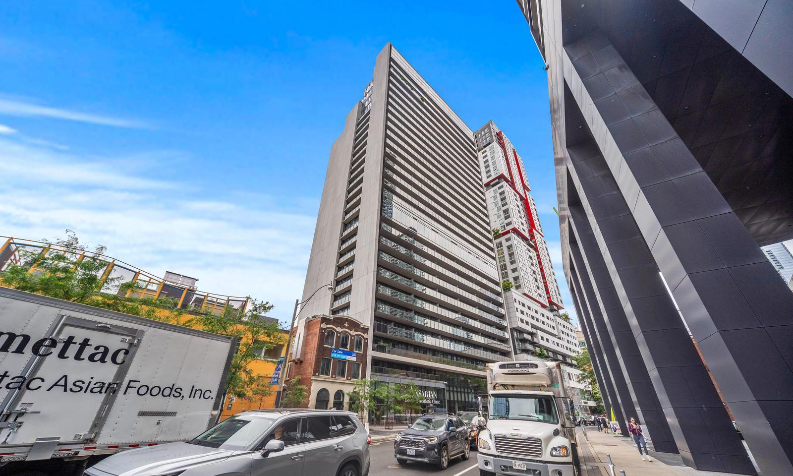 330 Richmond Condos exterior