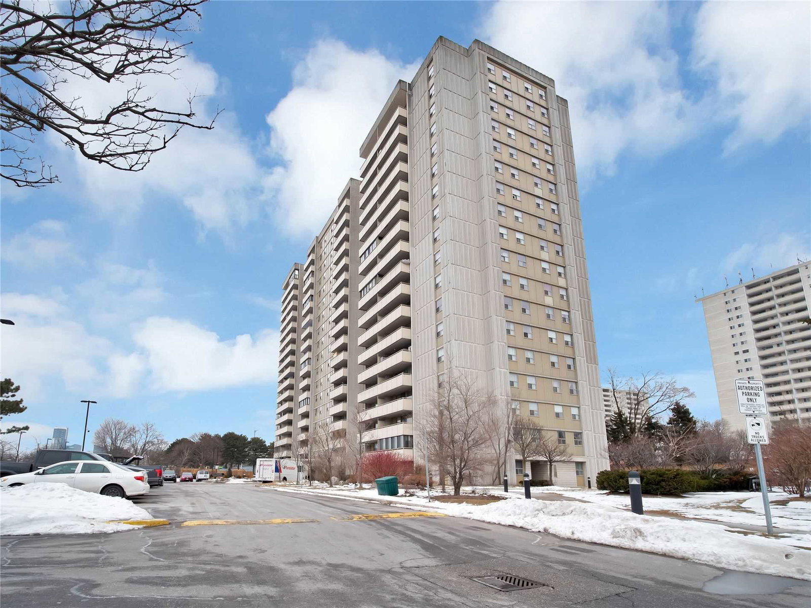 York Mills Heights Condos exterior