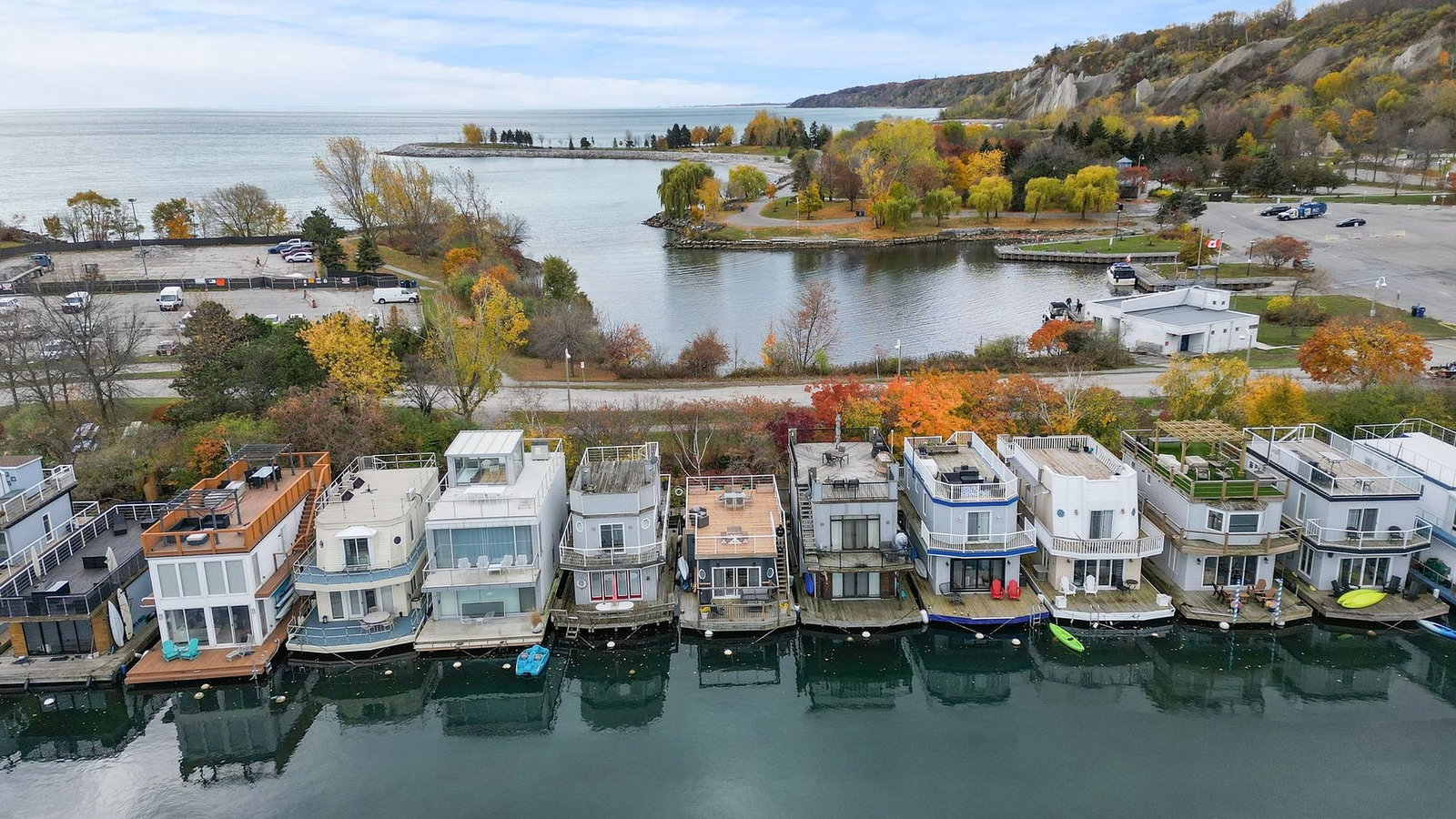 Bluffers Park Marina exterior