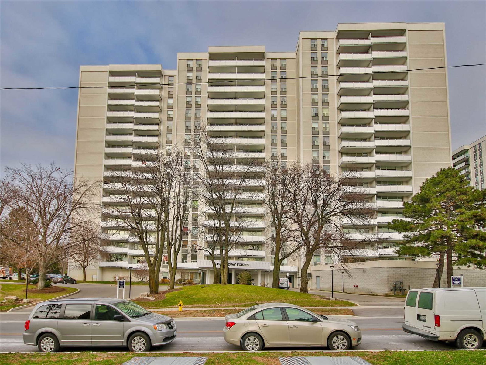 10 Parkway Forest Drive Condos exterior