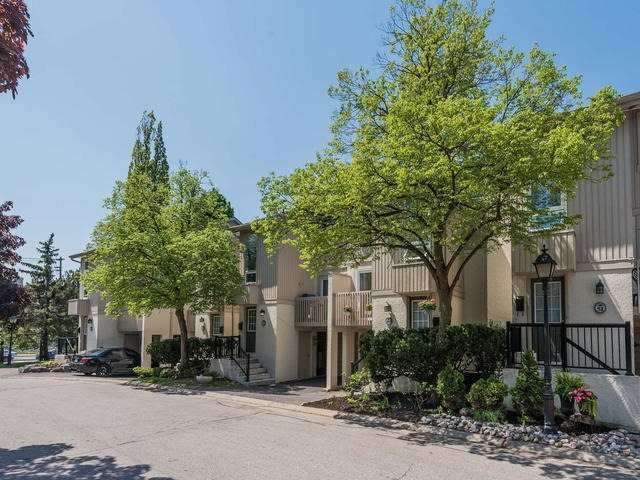 Maris Shepway Townhomes condo building exterior