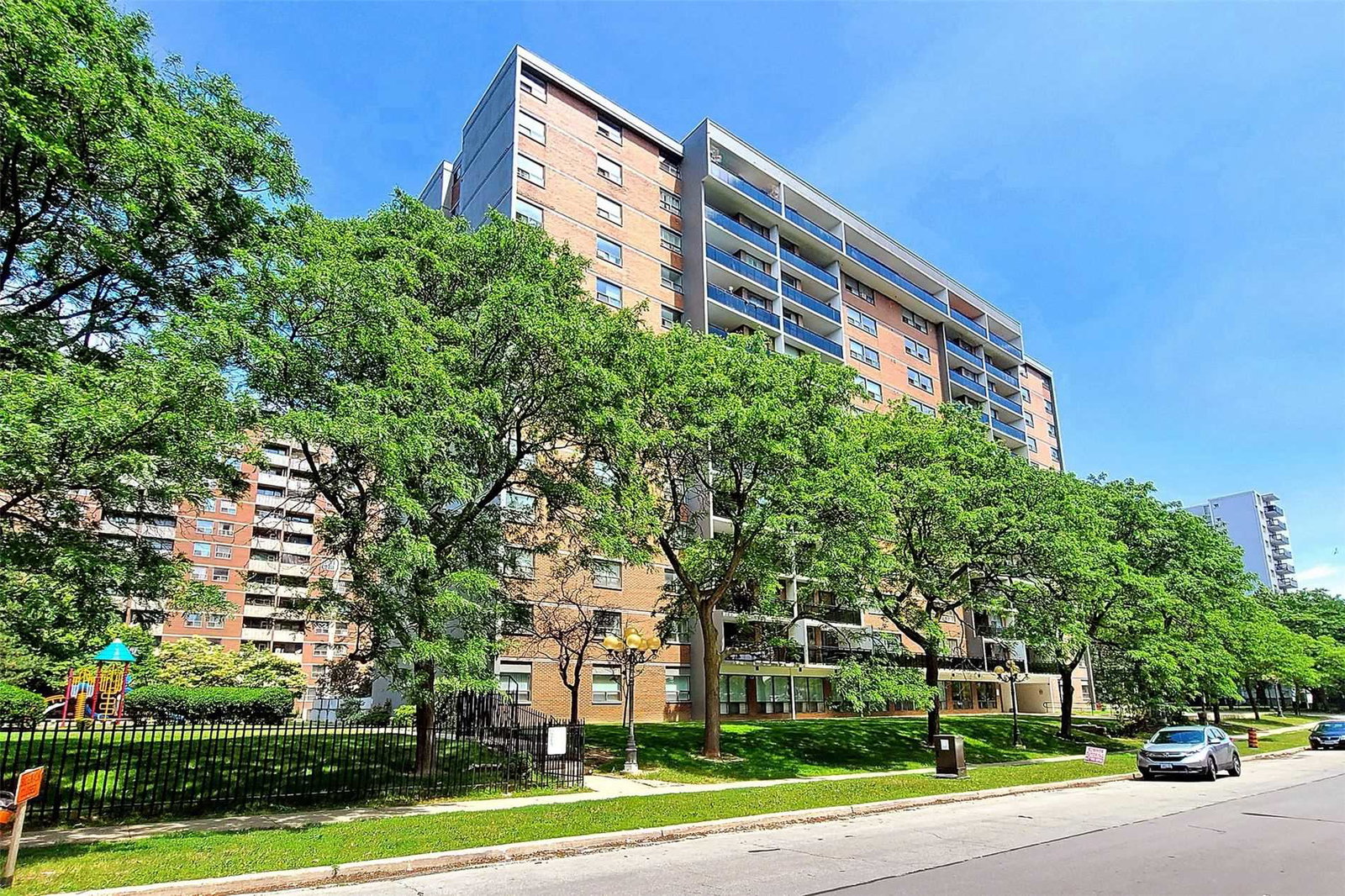20 Gilder Drive Condos exterior