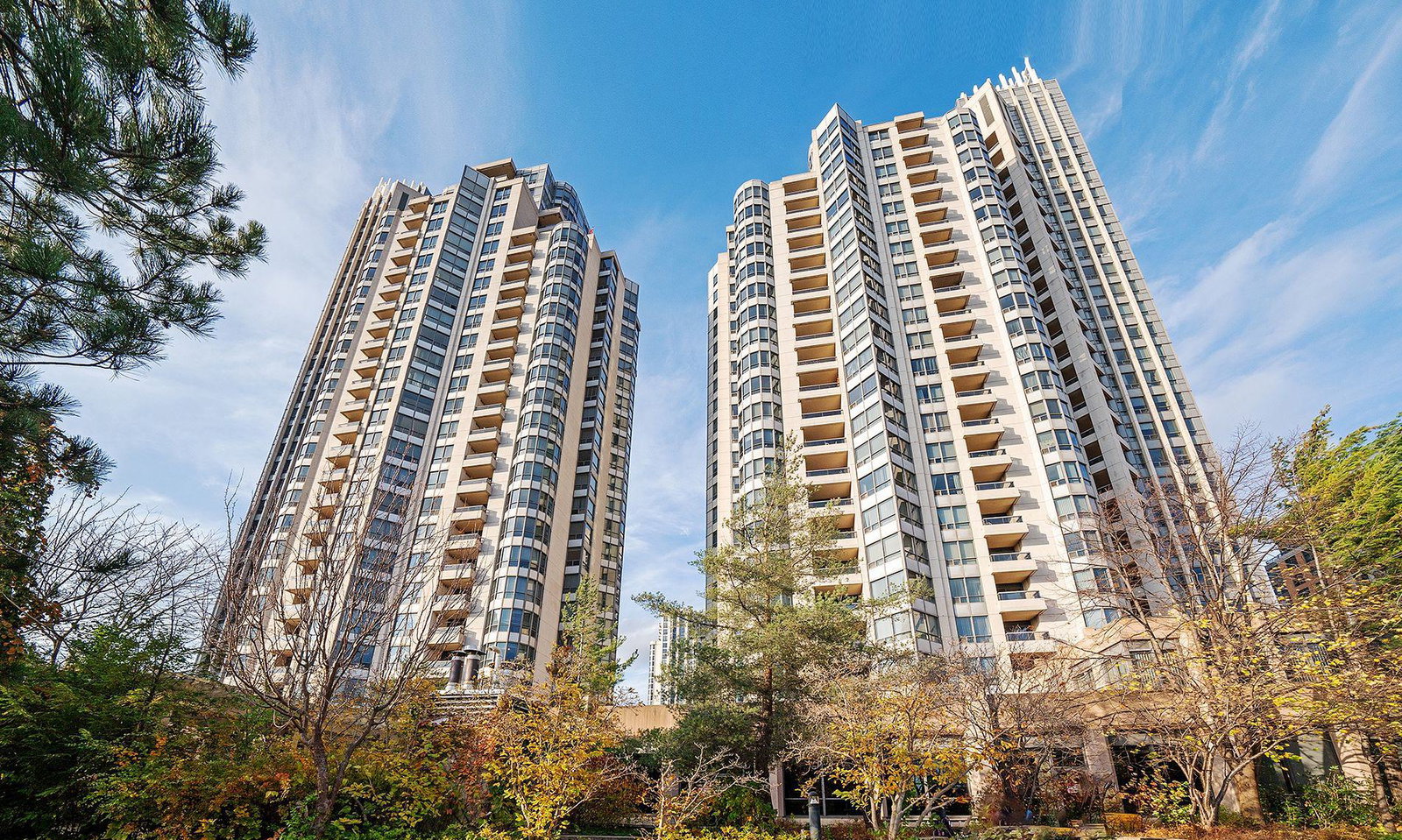 Triomphe-East Tower Condos exterior