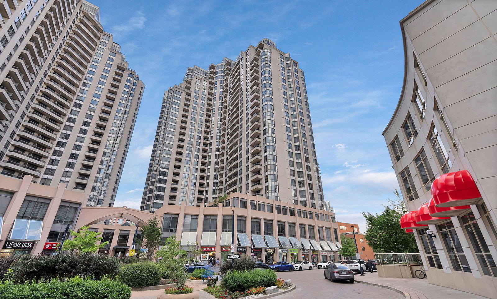 Triomphe Condos condo