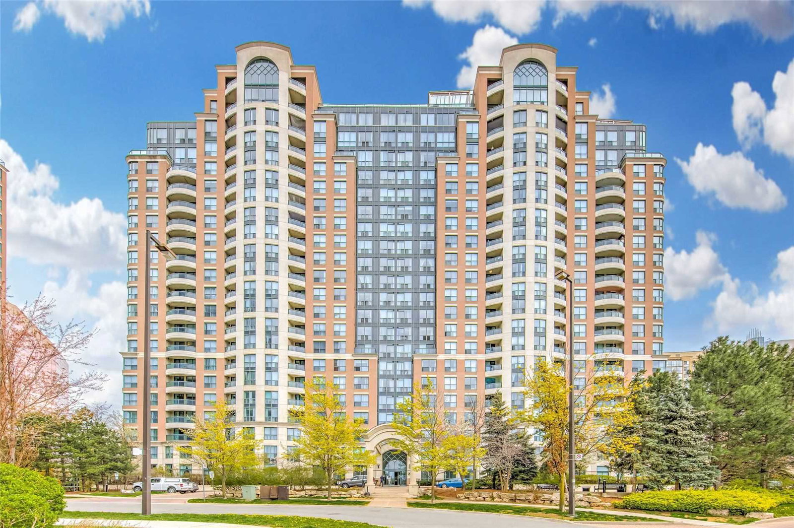 Symphony Square Condos exterior