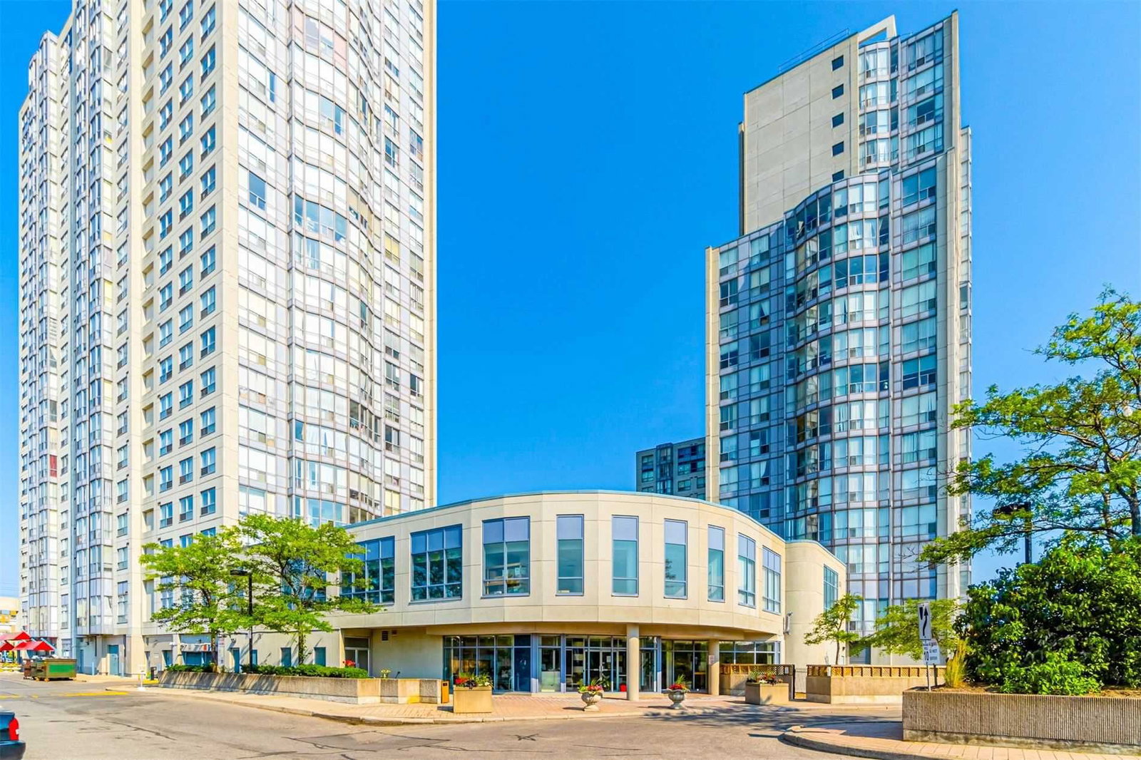 Scarborough Fair II Condos exterior