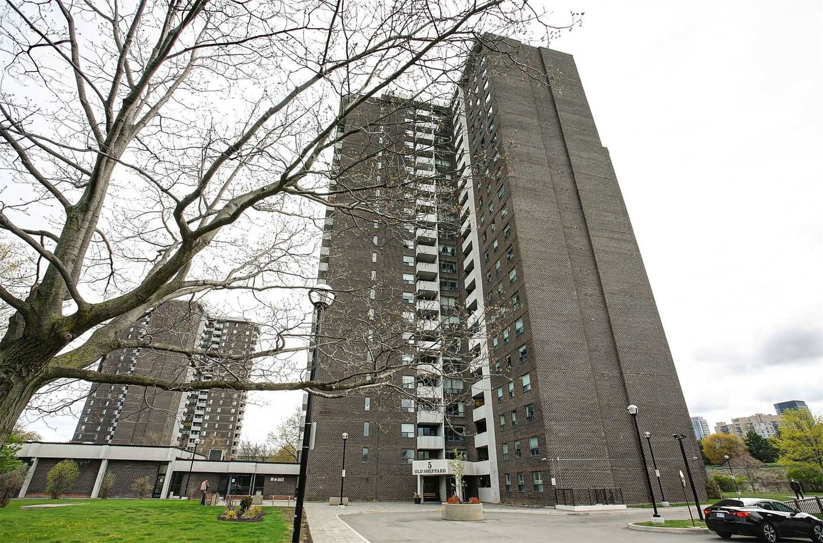 5 Old Sheppard Avenue Condos exterior