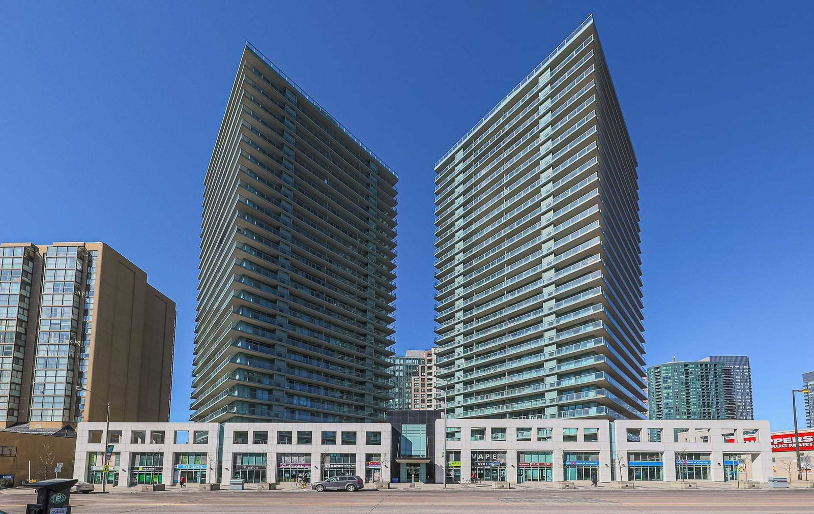 Pulse II Condos exterior