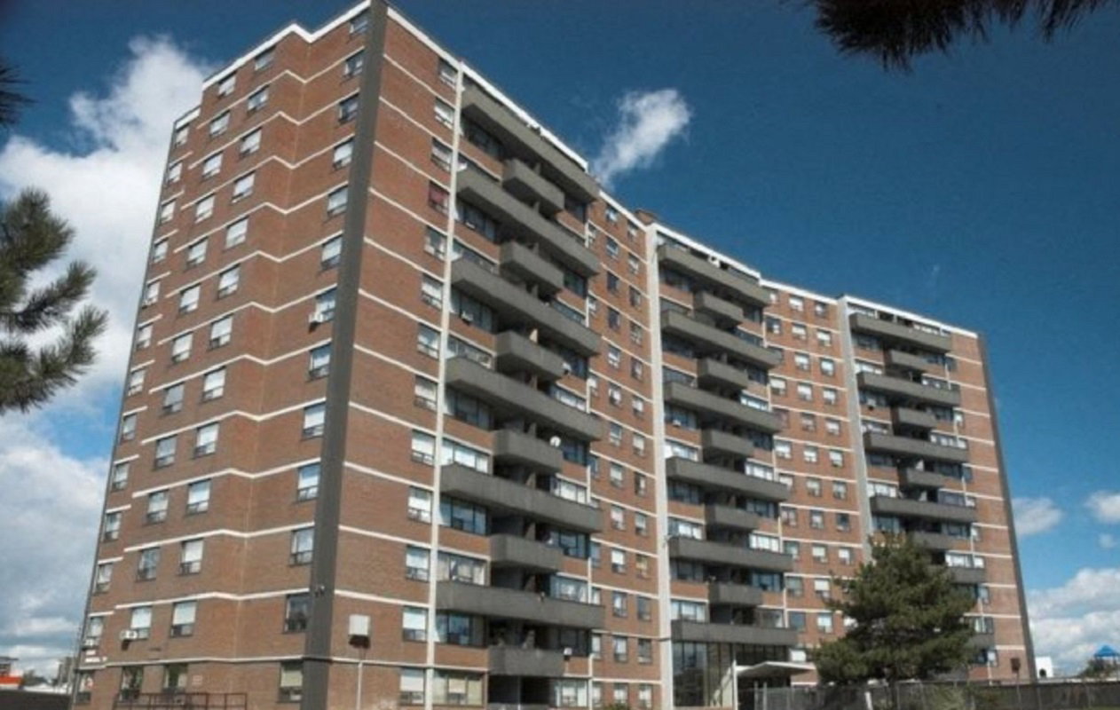 1385 Midland Avenue exterior