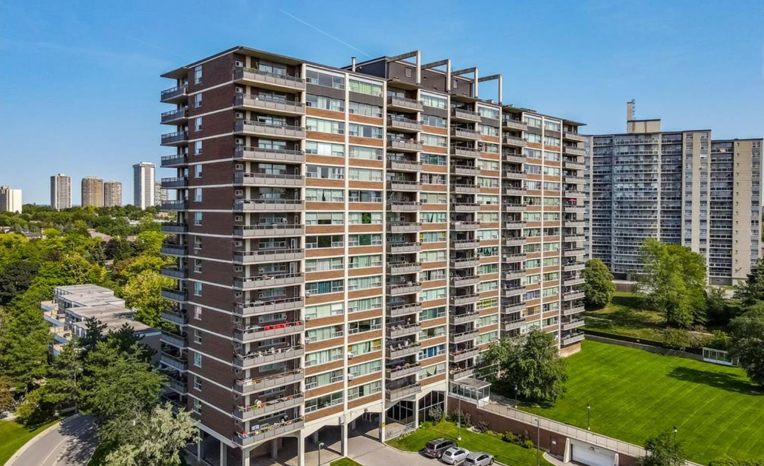 185 Shaughnessy Boulevard condo building exterior