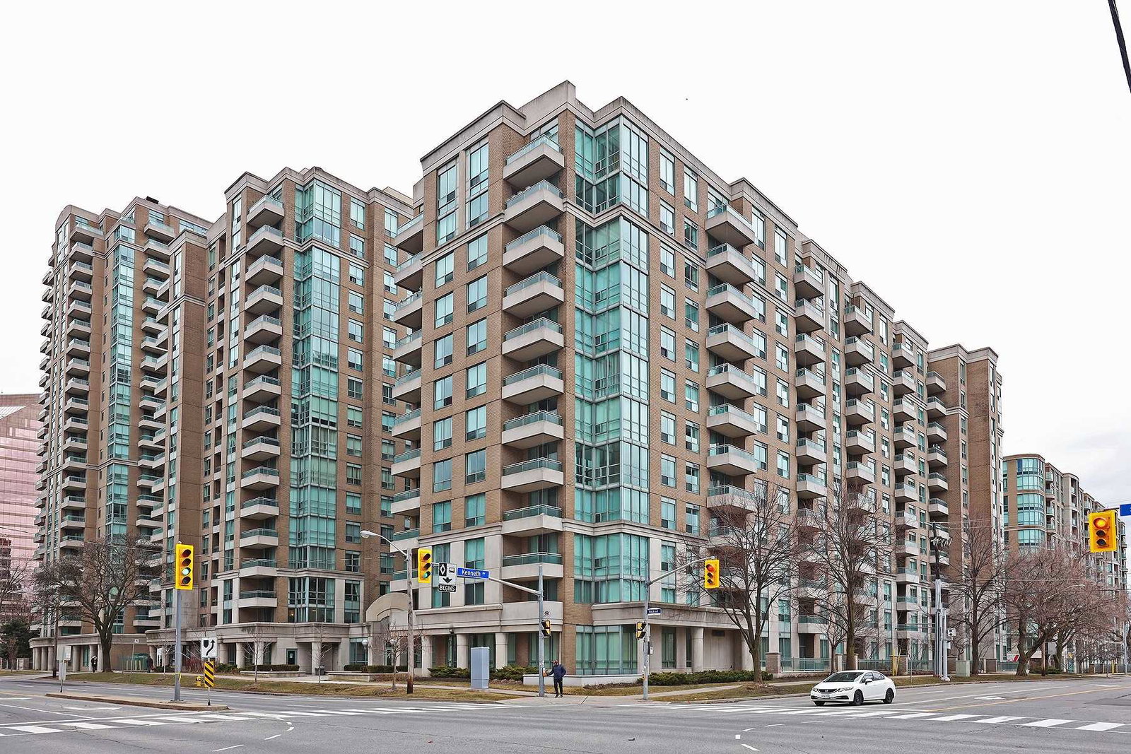 The Paramount Condos exterior