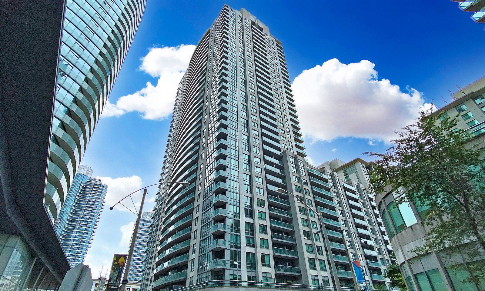 Infinity III Condos exterior
