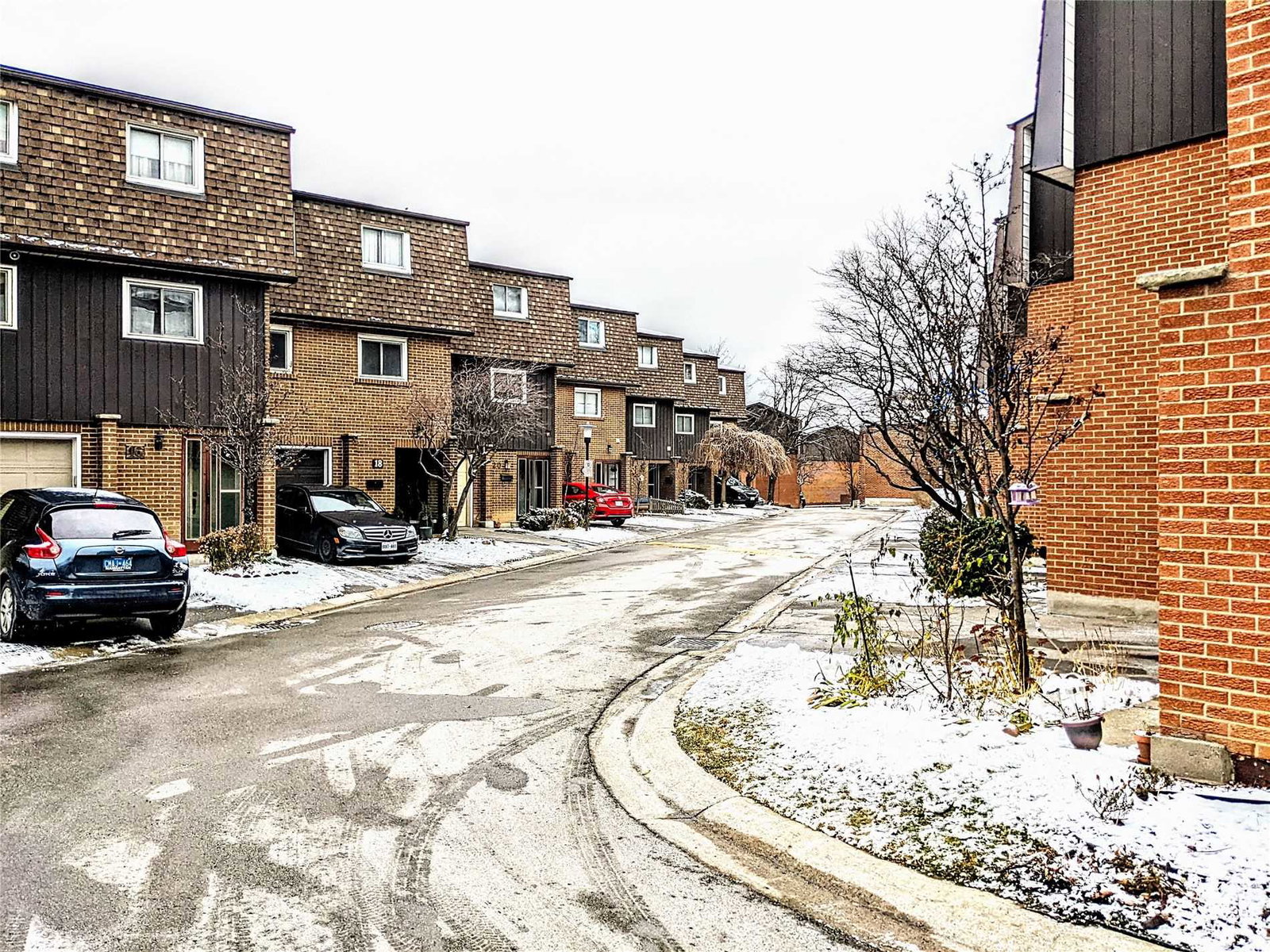 3100 Kingston Road Townhomes condo building exterior