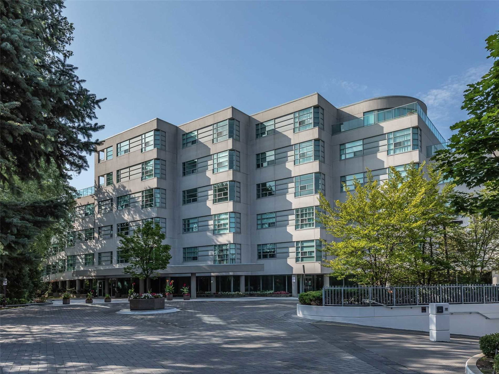 One Watergarden Way Condos condo building exterior