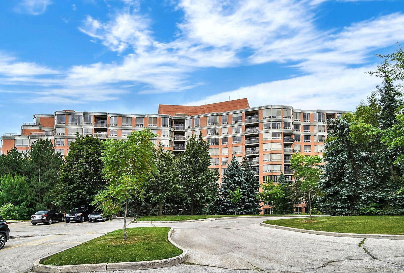 Palace Gate Condos exterior
