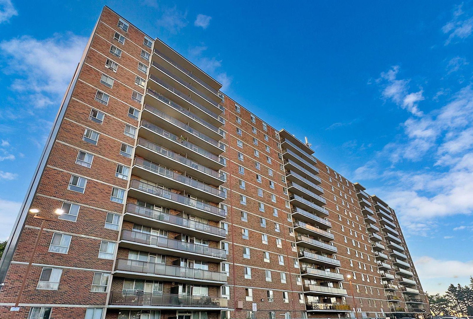 Dorset Towers Condos exterior