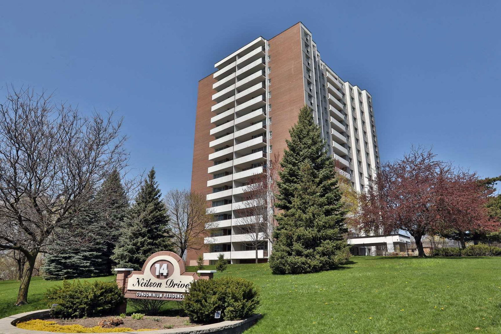 Round Hill Condos exterior