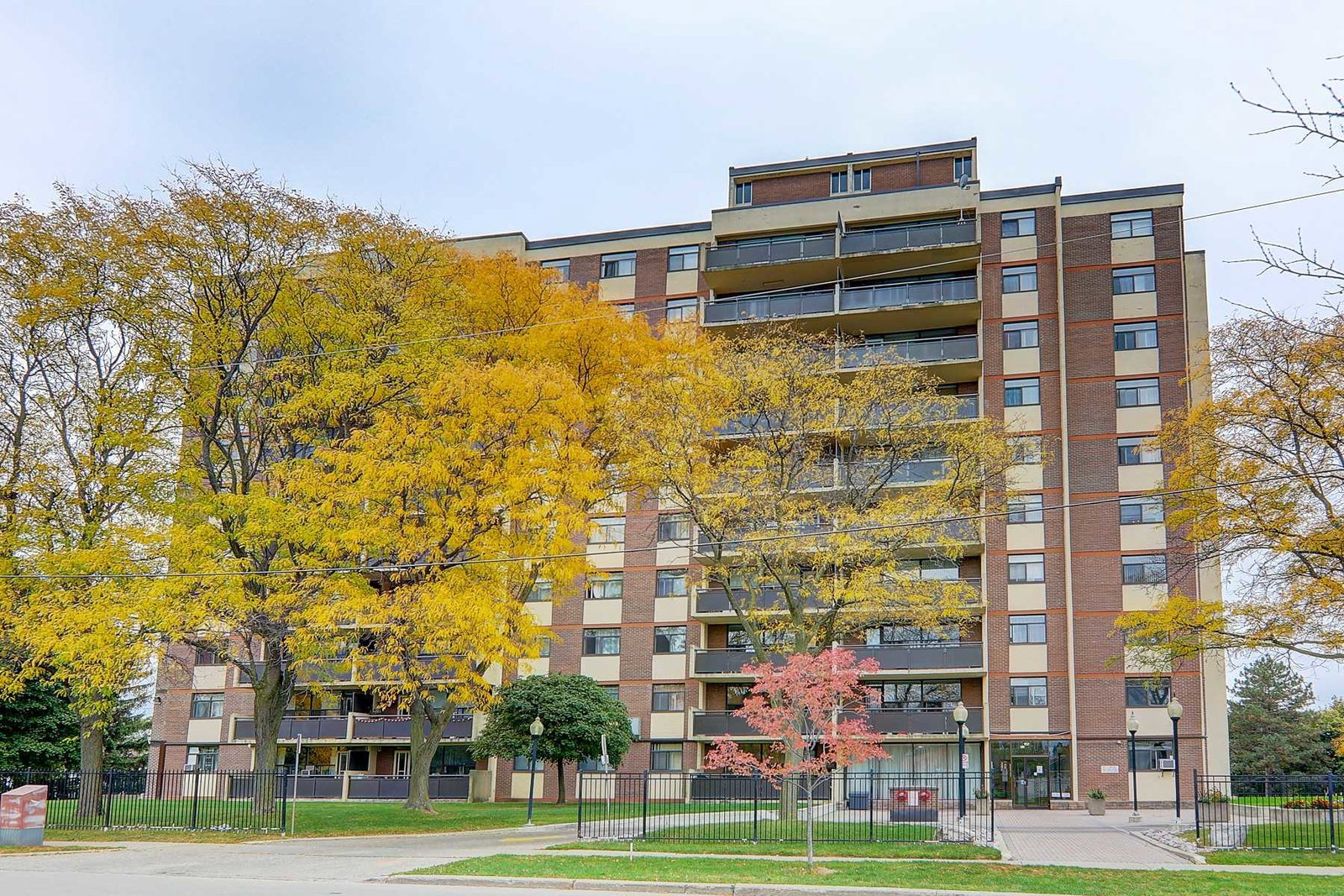 5 Frith Condos exterior