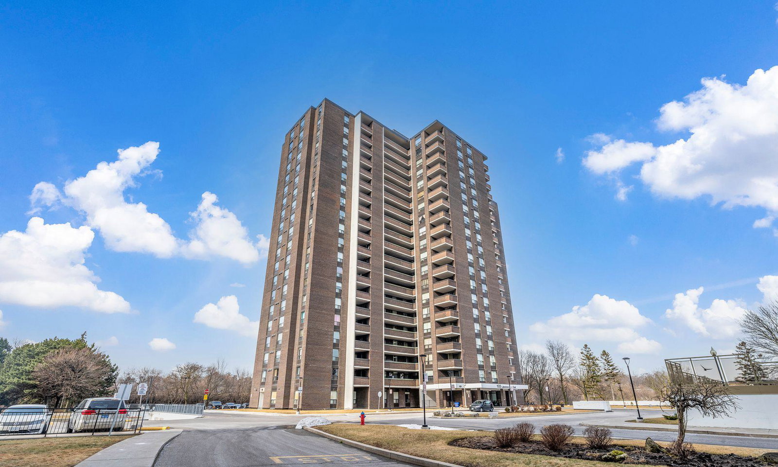 1535 Lakeshore Road East Condos condo