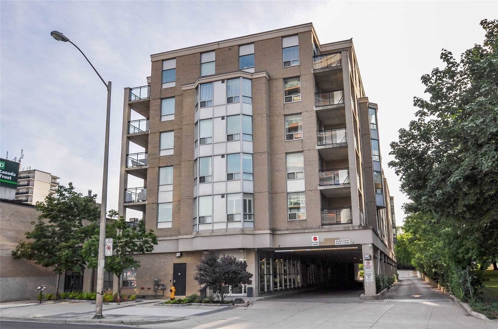 5940 Yonge Condos condo