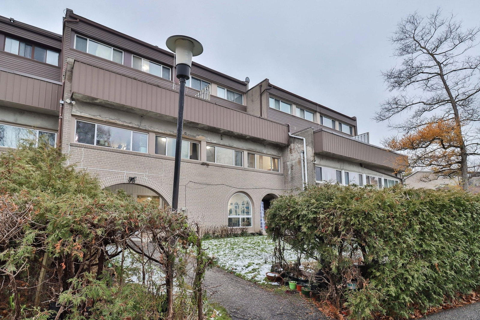 London Green Condominium exterior