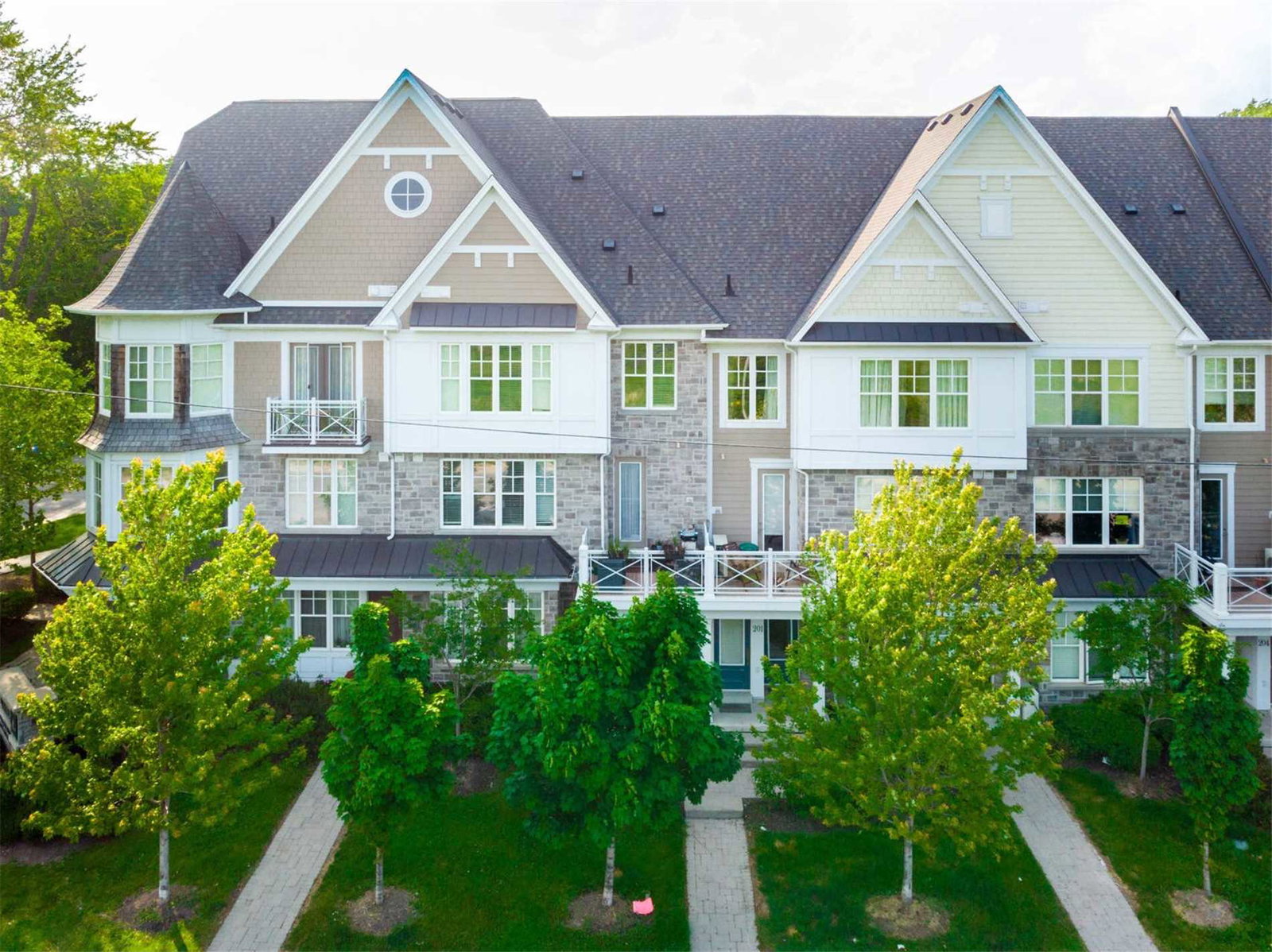 Stonewater Townhomes condo building exterior