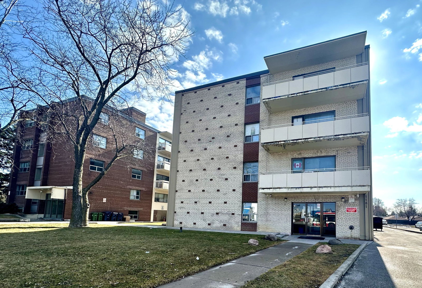 1181 Ellesmere Road condo building exterior