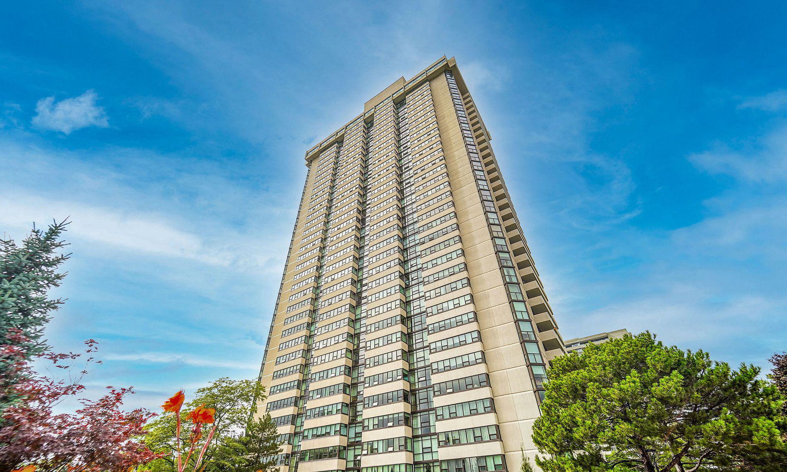 Skymark I Condos exterior
