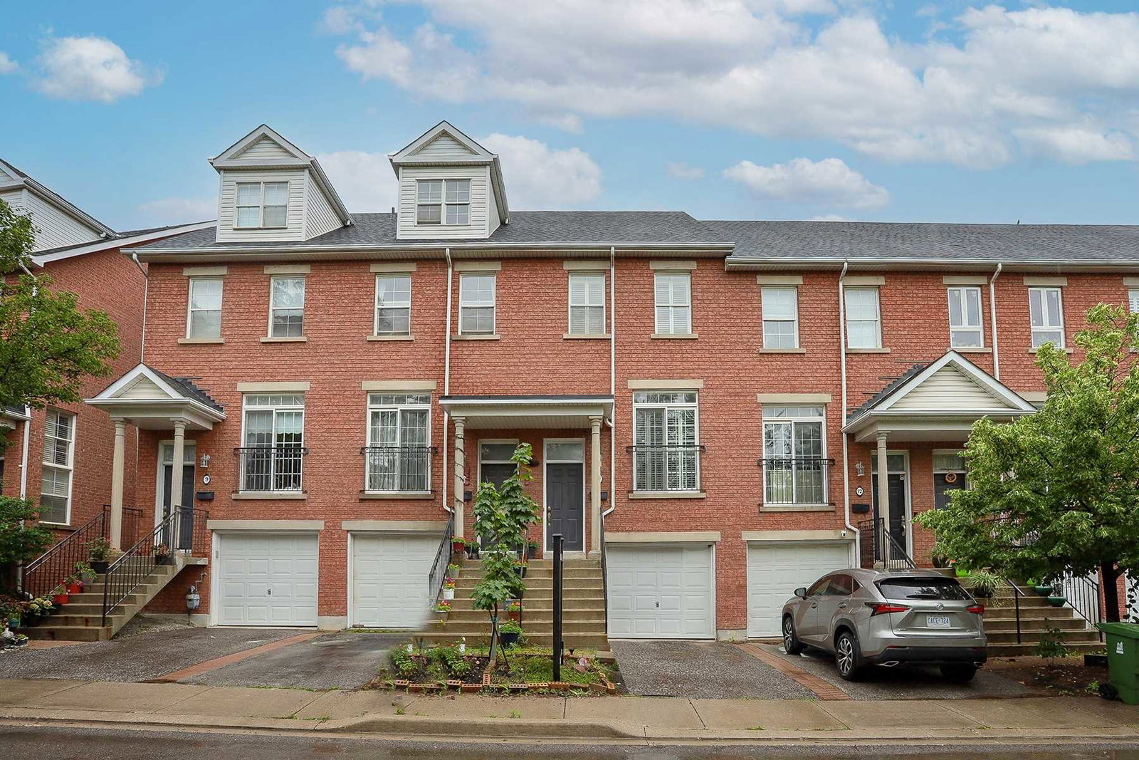 1723 Finch Avenue West Townhomes condo building exterior